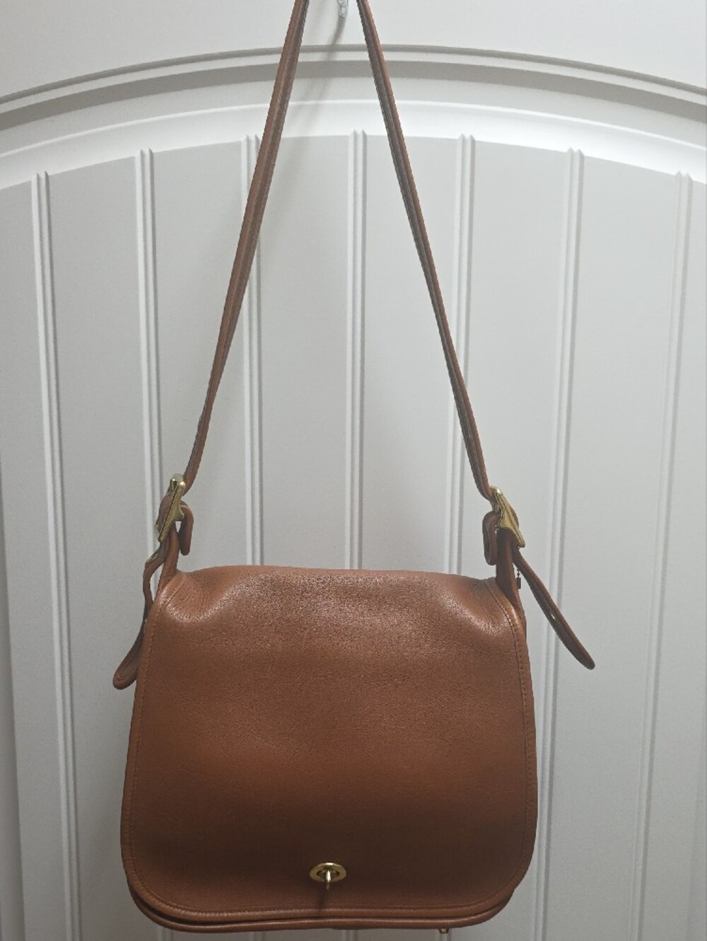 Beautiful Vintage Coach 9525 Stewardess Leather Saddle Shoulder Bag British Tan
